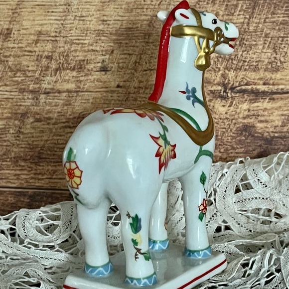 Kakiemon Ceramic Horse Asian Inspired Decor - Picture 4 of 7